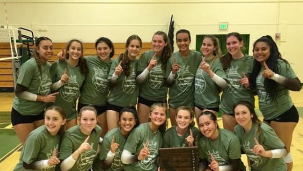 Saint Francis-Mountain View (Calif.) girls VB team courtesy SFHS athletics, Oct. 5 2022